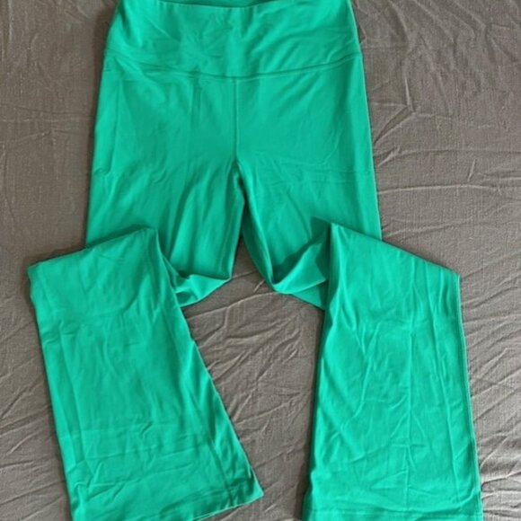 Lululemon Women’s Mint Green Flare Leggings – Size 12 ✨ Good Condition ✨ - Picture 1 of 6